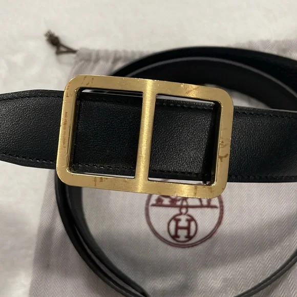 Hermes ‘Domino’ gold buckle with black 32 mm strap size 90